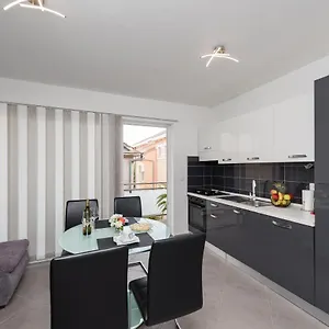  Apartment Lavi